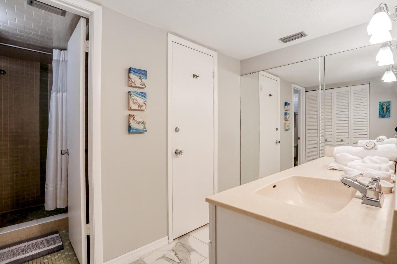 Nautilus 105 Apartment Anna Maria Exterior photo
